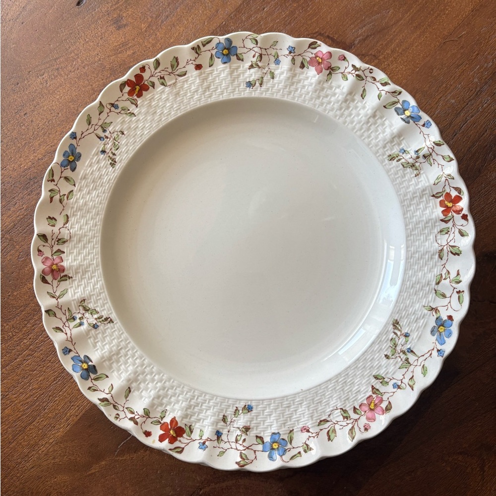 Copeland Spode Wicker Dale Fine China Dinner Plate with Scalloped Edge 10.5”